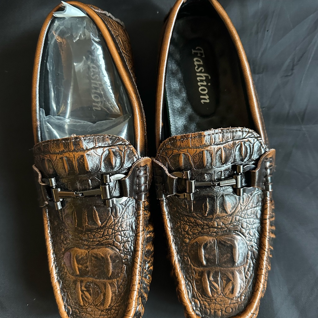 Elegant Crocodile Pattern Brown Loafers